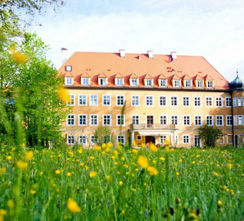 OSTER-TANGOREISE SCHLOSS BLUMENTHAL